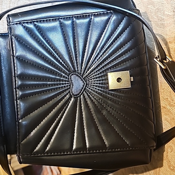 Beautiful!! bag, excellent condition except for some marks on back as shown - Picture 8 of 12